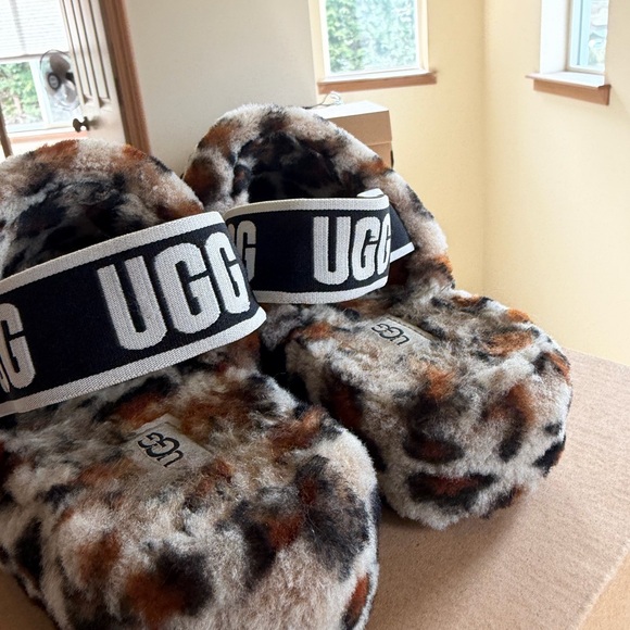 UGG Fuzzy Leopard Slippers - Picture 3 of 5